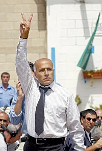Vanunu Defiant as He Walks Free After 18 Years in Prison