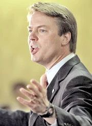 Kerry Picks Former Rival Edwards as Running Mate
