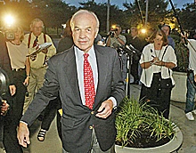Ex-Enron Chief Surrenders