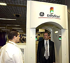 ‘People Puffers’ Sniff Explosive Molecules on Air Travelers