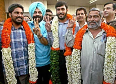 Released Truckers Return Home After 42-Day Iraq Ordeal