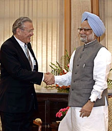 US to Build Stronger Defense Ties With India, Says Rumsfeld