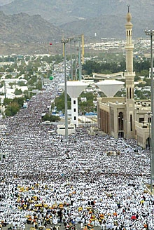 Tearful Pilgrims Pray for Peace