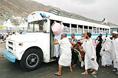 Pilgrims Bid Farewell to Makkah