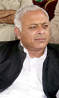 300,000 Youths to Get Job Training, Says Pak Minister