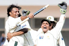Pakistan Stun England