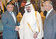 Kingdom, Pakistan Sign 5 Accords