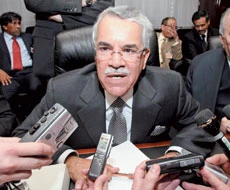 OPEC Agrees to Keep Taps Open