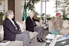 Alwaleed, US Visitors Discuss Bilateral Ties