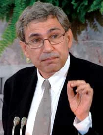 Turkey’s Orhan Pamuk Wins Nobel Prize for Literature