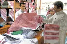 Saudis Get Traditional Headdress From Abroad