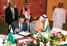 Kingdom, Pakistan Sign Comprehensive Accord