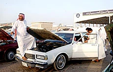 Saudis, Expats Moonlight as Car Brokers