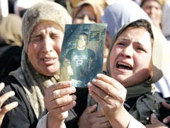 Israeli Tanks Invade Gaza Town, Kill Palestinian Fighter