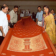 World’s Longest Silk Sari Displayed at Sharjah Mall