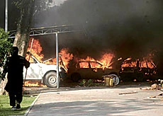 Pak Mosque Gunbattles Kill 9