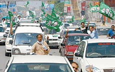 Tense Pakistan Awaits Sharif