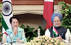Delhi, Manila Sign Deals