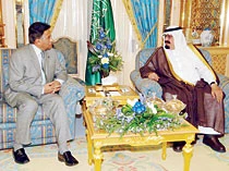 Abdullah, Musharraf Discuss Key Issues