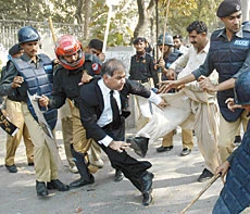 Pakistan to Hold Election in Mid-January