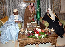 King Asks Govt Agencies to Simplify Procedures