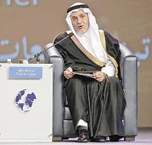 Speakers Exchange Views at JEF