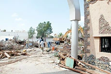 Mayor Stops Zoo Demolition