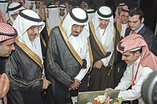 Prince Salman Calls on Businessmen to Invest in Growing Tourism Industry