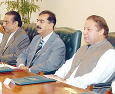 Kayani Briefs New Leaders on Terror War