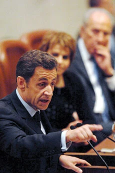 Sarkozy offers ME mediation