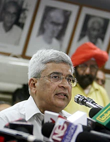 Leftists ditch Singh's government in nuke row