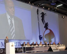 Experts split on oil prices