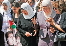Palestinians bury national poet Mahmud Darwish