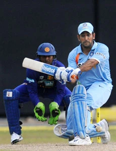 Dhoni’s India clinches Lanka one-day series
