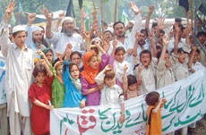 Pak ruling coalition veers toward collapse
