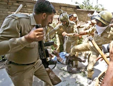 Police kill APHC leader during mass protest