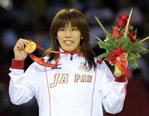 Yoshida keeps crown, Huynh strikes first gold for Canada