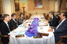 Alwaleed hosts Sarkozy in Paris