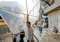 Kites help Cairo residents leave their woes behind