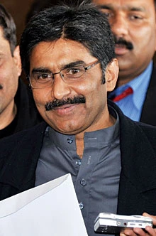 Miandad quits as PCB director general