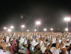 Thousands of Muslims vow to combat terror