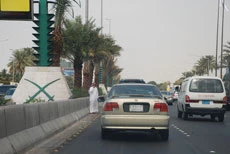 Illegal crossings cause many accidents on Madinah Road