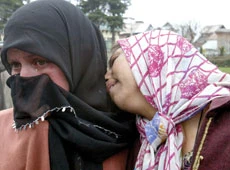 Thousands protest police killing in Indian Kashmir