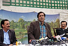 Separatist leader in Kashmir to contest polls
