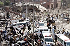 Suicide blast rocks Lahore