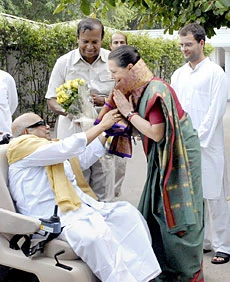 Manmohan vows more reforms