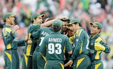 Pakistan spins into Super 8s