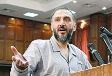 Top Iran reformist backs down at trial