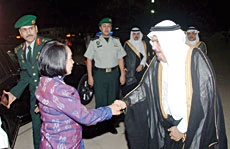 Arroyo takes 120 distressed OFWs home