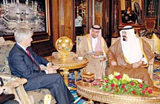 Canadian minister discusses bilateral issues with king
